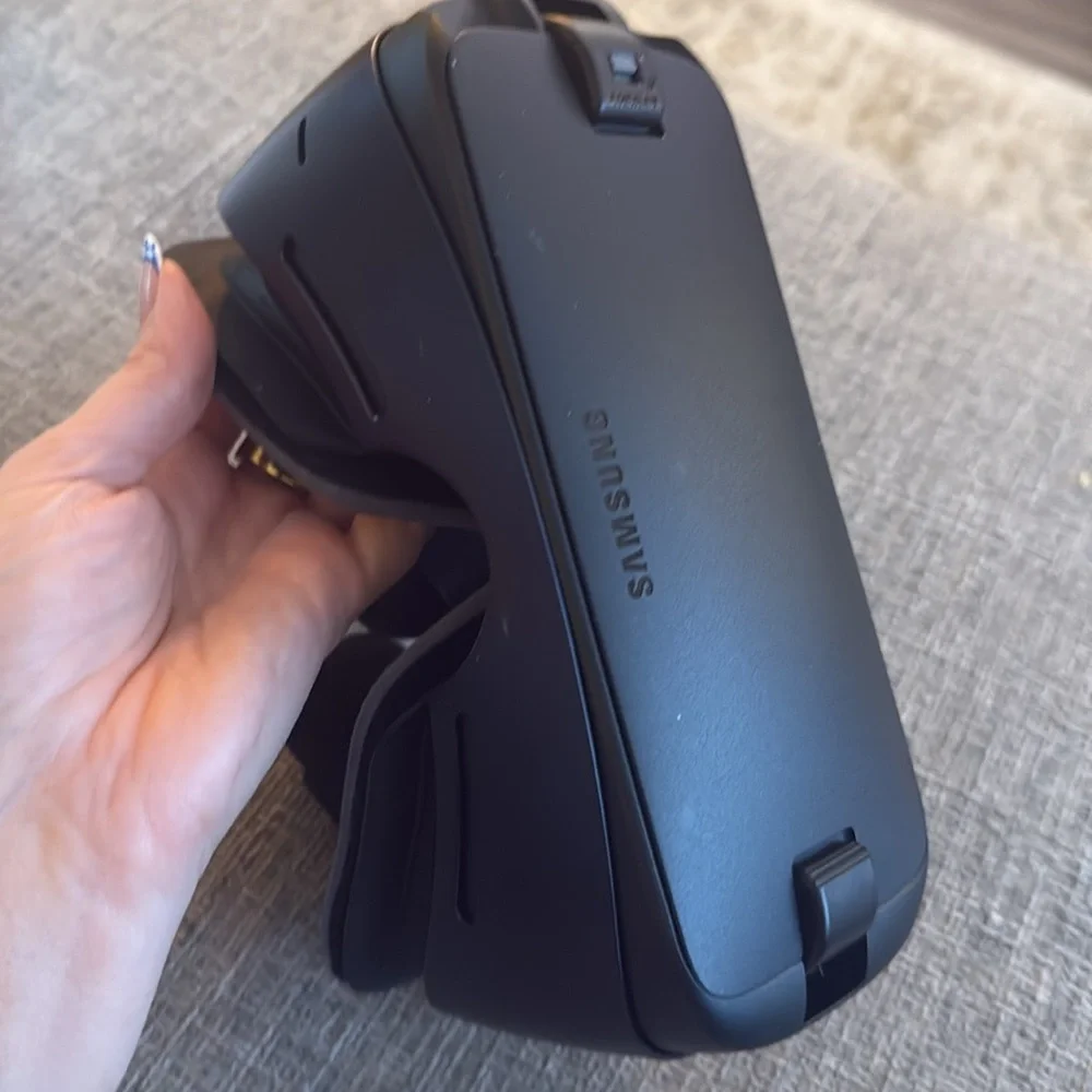 Samsung Gear VR headset - powered by Oculus